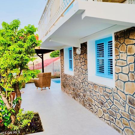 Location Maison Bleue Avec Piscine Privative Au Carbet Martinique Le Carbet Exterior foto